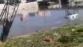 Maquinarias pesadas quedaron bajo el agua por aumento del caudal del río Piura | VIDEO 
