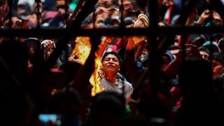 Presos se amotinan en cárcel de La Paz en medio de crisis política | FOTOS