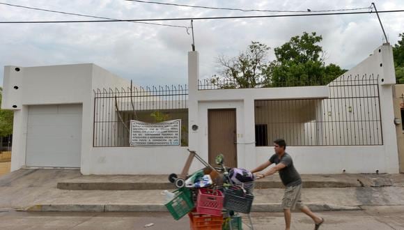 Vista de una casa propiedad del narcotraficante Joaquín "El Chapo" Guzmán en Culiacán, estado de Sinaloa, México. (Foto: Fernando Brito / AFP)