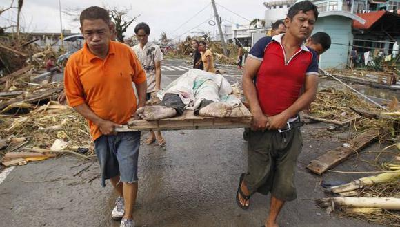 Equipos de rescate llegan a las regiones afectadas por tfón Haiyan. (Reuters)