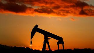 Petróleo cae en reacción a incertidumbre por el conflicto entre Ucrania y Rusia
