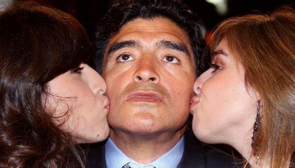 Diego Maradona y sus hijas Dalma y Giannina.  (Foto: AFP)