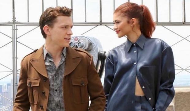 Tom Holland and Zendaya do not hesitate to squander love wherever they go, as well as on their social networks (Photo: AFP)