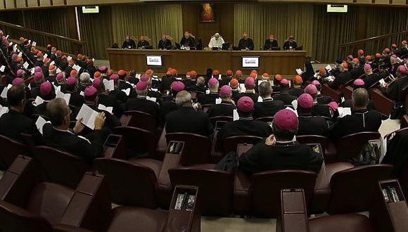 Vaticano: Sínodo acabó sin acuerdo sobre divorciados y homosexuales. (AP)