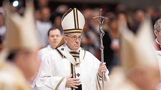 Papa Francisco recompone grupo que verá abusos sexuales