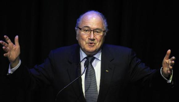 Blatter también expresó su preocupación por lentitud de preparativos para Mundial de Brasil 2014. (AP)