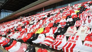 Camisetas de los hinchas en la tribuna: la genial iniciativa de Colonia para sentirse apoyados [FOTOS]