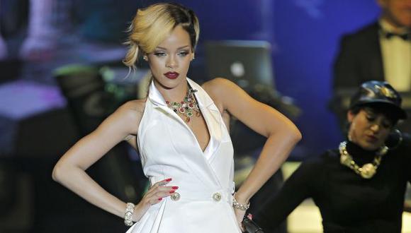 Rihanna sube fotos de sus fiestas en las redes sociales. (AP)