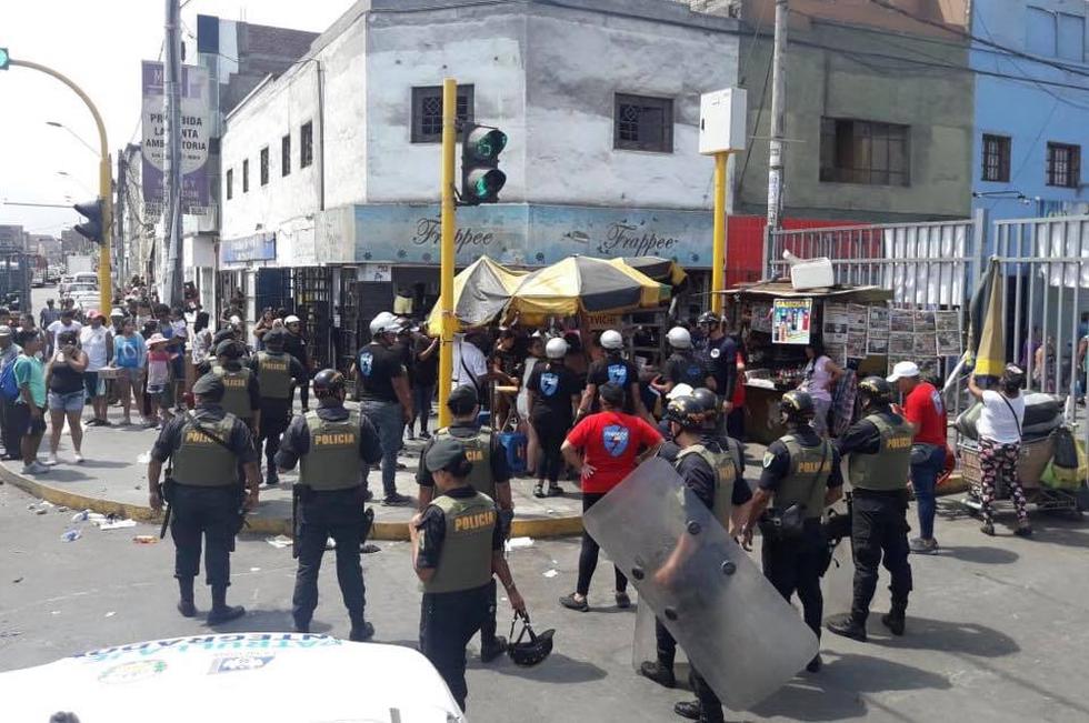 La Victoria: Municipalidad y Policía Nacional realizaron operativo sorpresa contra ambulantes (MuniLaVictoria/Twitter)