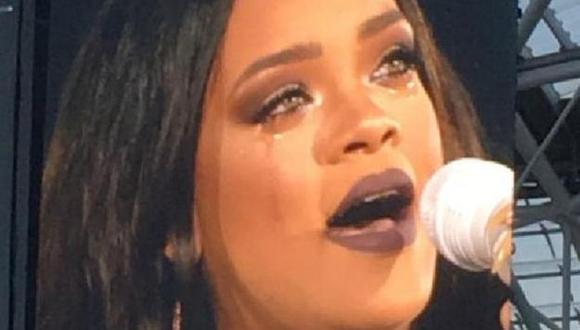 Rihanna se emocionó hasta las lágrimas en concierto en Dublín. (Captura)