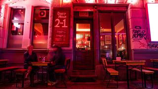 Justicia de Berlín deroga la orden de cierre nocturno de bares y restaurantes 