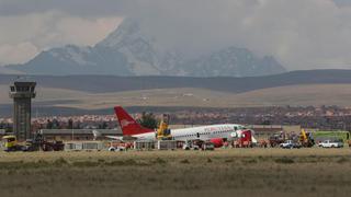 Cientos esperan que aeropuerto restablezca los vuelos tras accidente de Peruvian Airlines