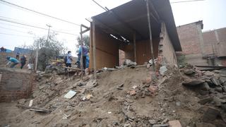 Pared de una vivienda se derrumba tras el sismo de magnitud 6 en distrito de Mi Perú  [FOTOS]