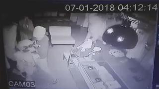 Cámaras captan los instantes en que ladrones roban la tienda de ropa en San Isidro [FOTOS y VIDEO]