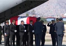 Cuerpo de piloto Ramiro Rondón llegó a Lima y recibe honores en Las Palmas