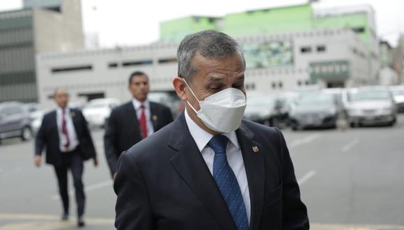 Ollanta Humala ingresó ayer a la audiencia usando mascarilla. (GEC)
