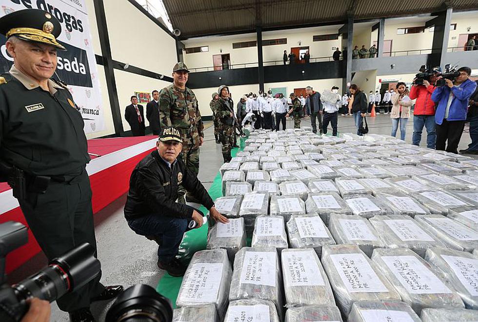 El ministro del Interior, Daniel Urresti, presentó 7.6 toneladas de cocaína incautadas en Trujillo. (Andina)