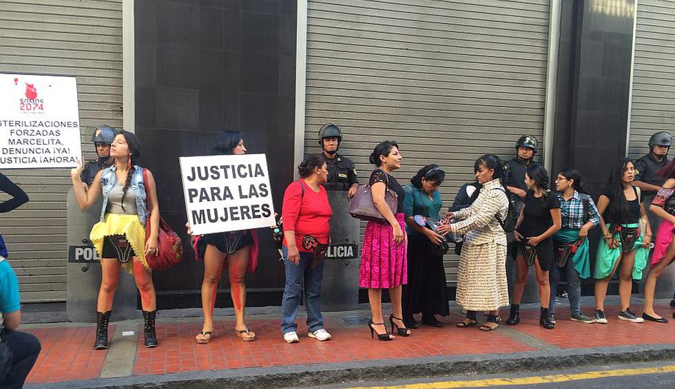 Esterilizaciones forzadas: Activistas protestaron para exigir pronunciamiento de fiscal a cargo del caso. (Lorena Obregón)