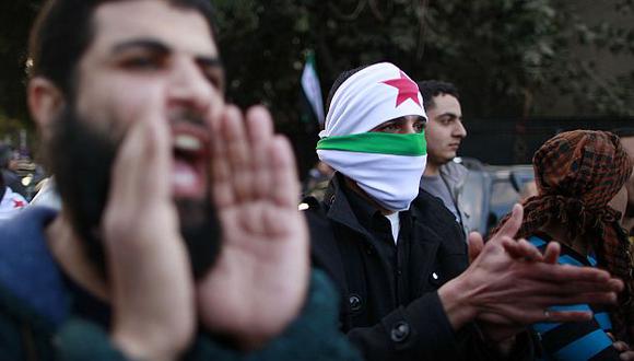 La oposición no cede en su potura de exigir la renuncia de Asad. (Reuters)