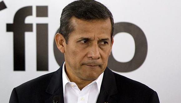 Habitantes de Nuevo Chimbote echaron piedras, arena y agua al presidente Ollanta Humala. (USI)