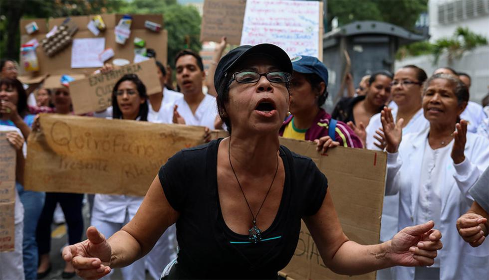 Los enfermeros de Venezuela cumplen cinco días de protestas por mejoras salariales y aseguraron que seguirán en "paro presencial". (Foto: EFE)
