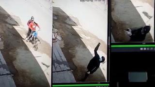 Extorsionadores son filmados cuando lanzan piedra y disparan contra ferretería en La Libertad