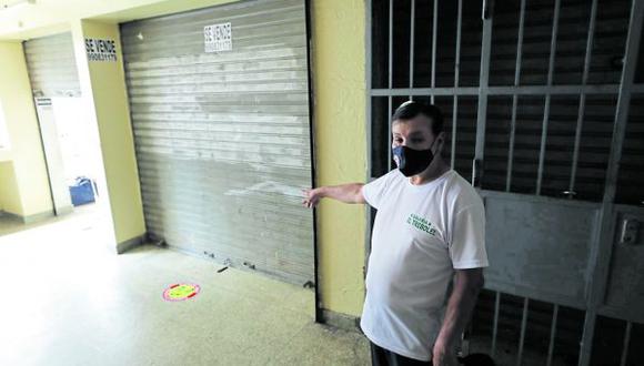 Los ladrones violentaron la puerta del almacén en el emporio Gamarra.