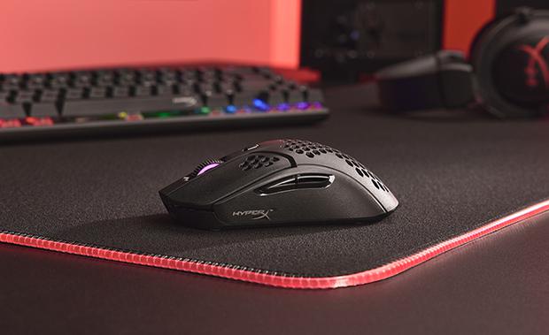 The famous mouse quality of HyperX now comes in the wireless version.