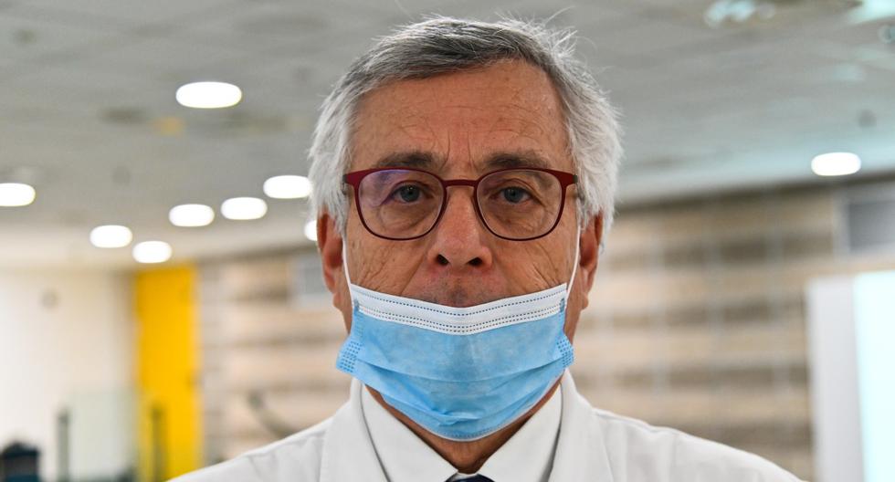 El director de Psiquiatría y Psicología Clínica de la UOC, Alberto Siracusano, es visto durante una sesión de relajación para el personal médico que lucha contra el coronavirus. (Andreas SOLARO / AFP).