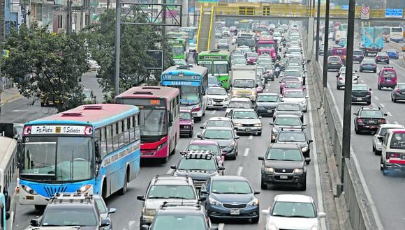 El 70,7% de peruanos considera que los vehículos privados ocupan demasiado espacio en las ciudades