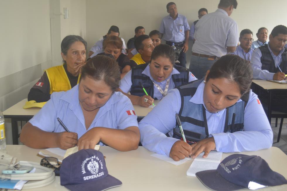 La Municipalidad de Lima capacitó a más de 700 trabajadores, entre ellos el personal de serenazgo, fiscalización y control, y orientadores del Metropolitano. (Foto: MML)