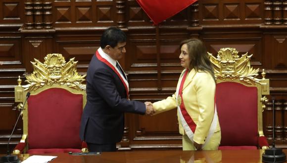 Dina Boluarte juró este miércoles como la primera presidenta del Perú tras la vacancia de Pedro Castillo. (Foto: Britanie Arroyo / @photo.gec)