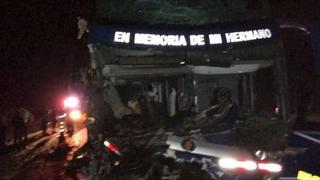 Un muerto y ocho heridos dejó choque entre bus y tráiler en Casma