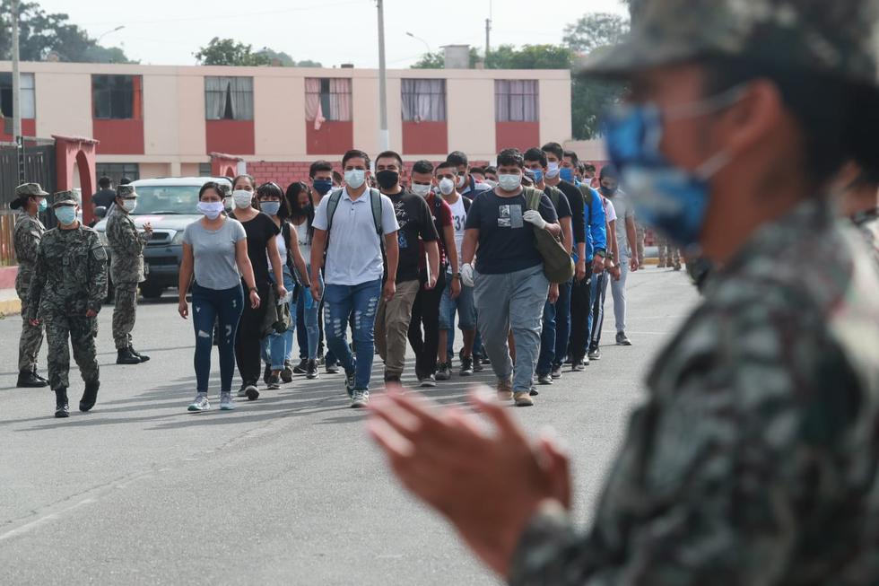 Reservistas del Ejército Peruano se presentan a sus cuarteles para apoyar la lucha contra el coronavirus.
 (Foto: Lino Chipana/GEC)