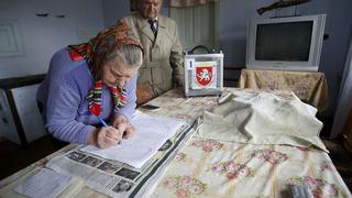 Ucrania: Ciudadanos participan en referendum por estatus de Crimea [Fotos]