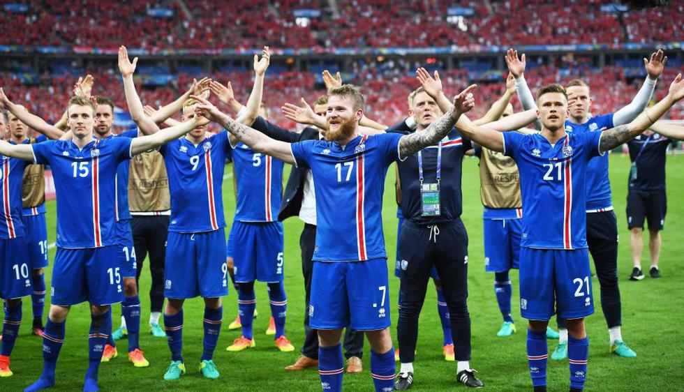 Islandia: Hinchas festejan la histórica clasificación a los octavos de final de la Eurocopa 2016. (AFP)