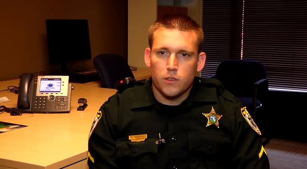 Florida: Fue condecorado como el mejor oficial del año hasta que entraron a su casa. (YouTube)