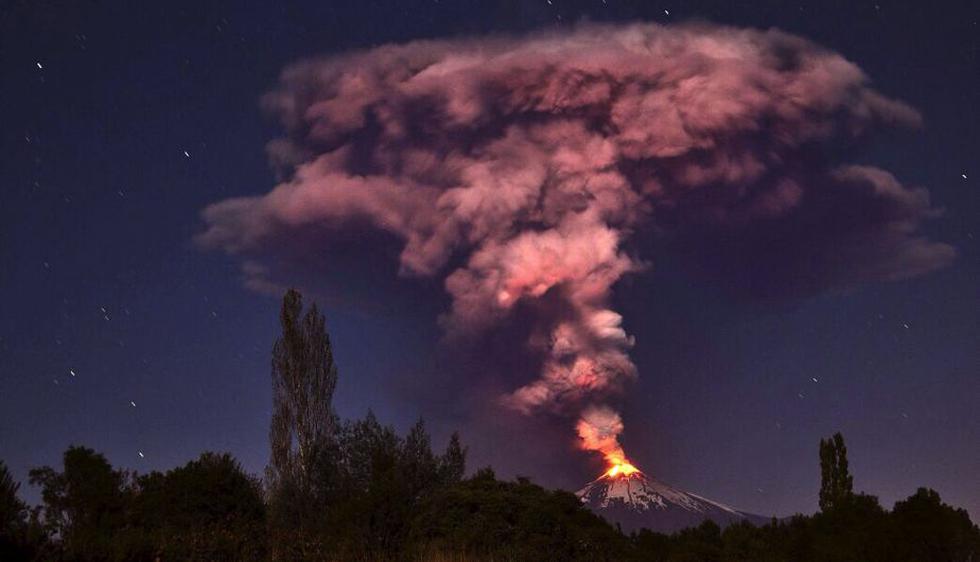 Volcán Villarrica entró en erupción la madrugada del martes. (EFE)