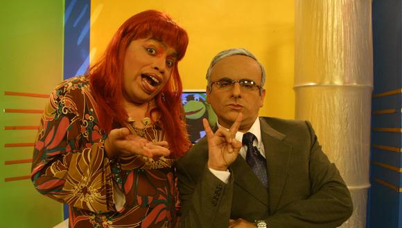 Jorge Benavides y Carlos Álvarez en su sketch durante el programa “El estelar del humor”. (Foto: GEC Archivo)