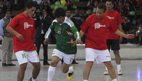 Humala y Morales jugaron un partido de futsal en el Cusco a fines de año pasado. (Reuters)