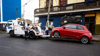 Cercado de Lima: más de 200 vehículos en estado de abandono y mal estacionados fueron llevados al depósito 