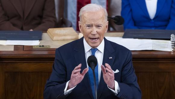 El presidente de los Estados Unidos, Joe Biden, pronuncia su primer discurso sobre el Estado de la Unión en la cámara de la Cámara de Representantes en el Capitolio de los Estados Unidos en Washington, DC, el 1 de marzo de 2022. (Foto de JIM LO SCALZO / AFP)