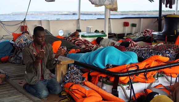 Los 107 migrantes del barco Open Arms viven momentos de angustia, luego de 18 días en el mar. (Foto: EFE)