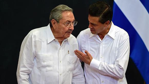 Raúl Castro inició su primera visita de Estado a México. (AFP)