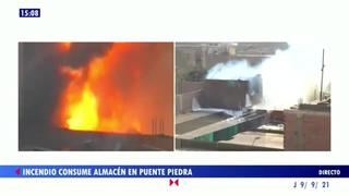 Incendio de grandes proporciones consume almacén en Puente Piedra
