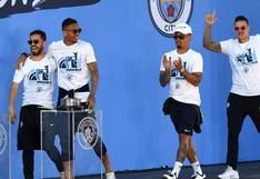 Jugadores de Manchester City cantan Wonderwall en la celebración con los hinchas | VIDEO