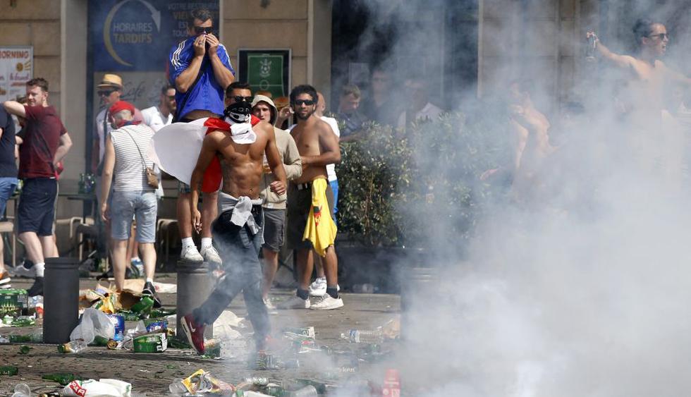 Hinchas causaron graves disturbios en calles de Marsella. (EFE)