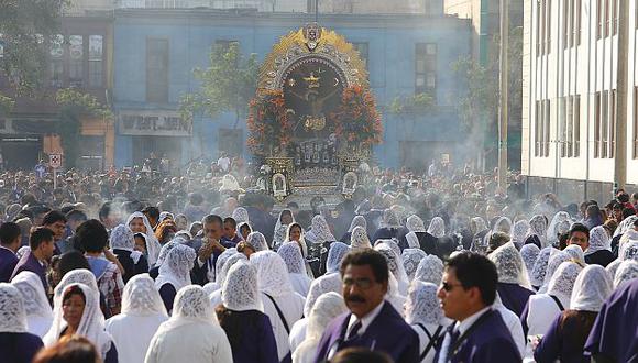 Miles de fieles despidieron al Señor de los Milagros en su quinto y último recorrido procesional. (USI)