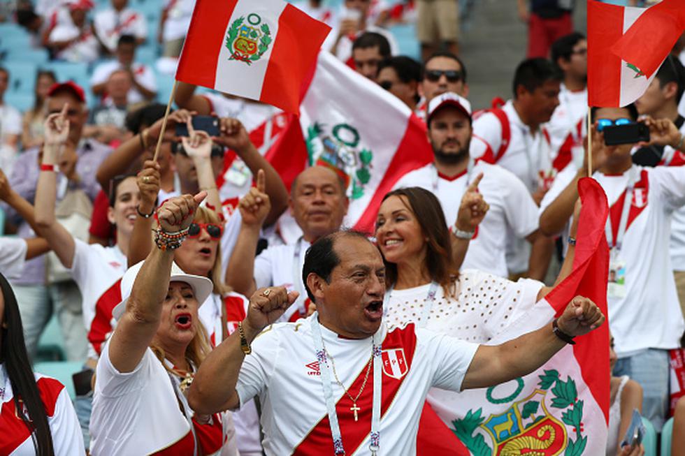 ¡Con tu voto! La hinchada peruana puede ganar el premio FIFA a la mejor afición. (Getty)