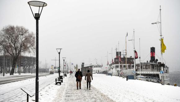 La previsión de la agencia meteorológica sueca, SMHI, apunta que las nevadas continuarán durante este domingo. (Foto: AFP)